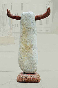 Stele of marble and red travertine, hight 120 cm, 1999