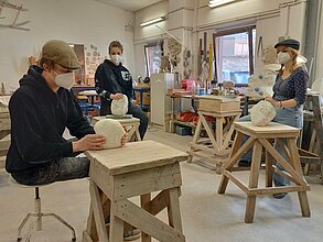 Werkstudenten bei der Arbeit