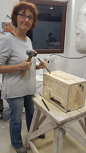 Anna beginnt eine neue Skulptur